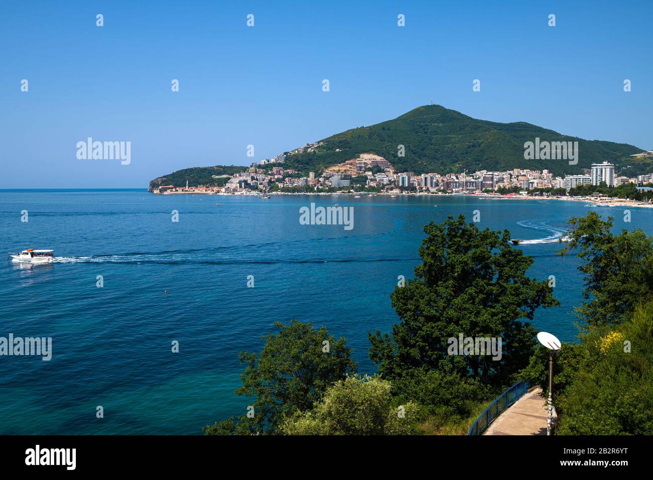 Budva, Montenegro - Juni 12. 2019. Budva - EIN beliebter Ferienort an der Adria Stockfoto
