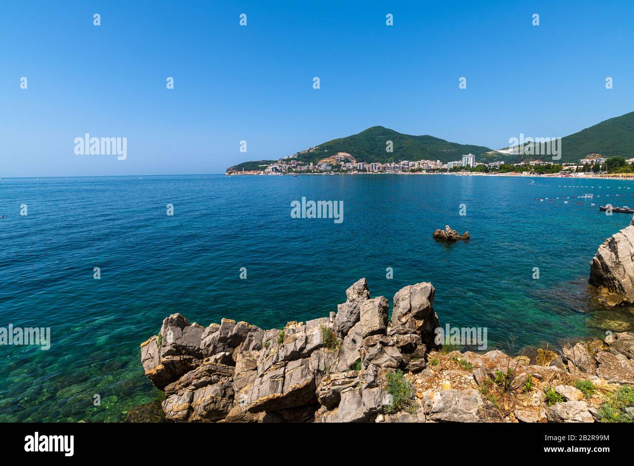 Ein beliebter Ferienort an der Adria in Budva, Montenegro Stockfoto
