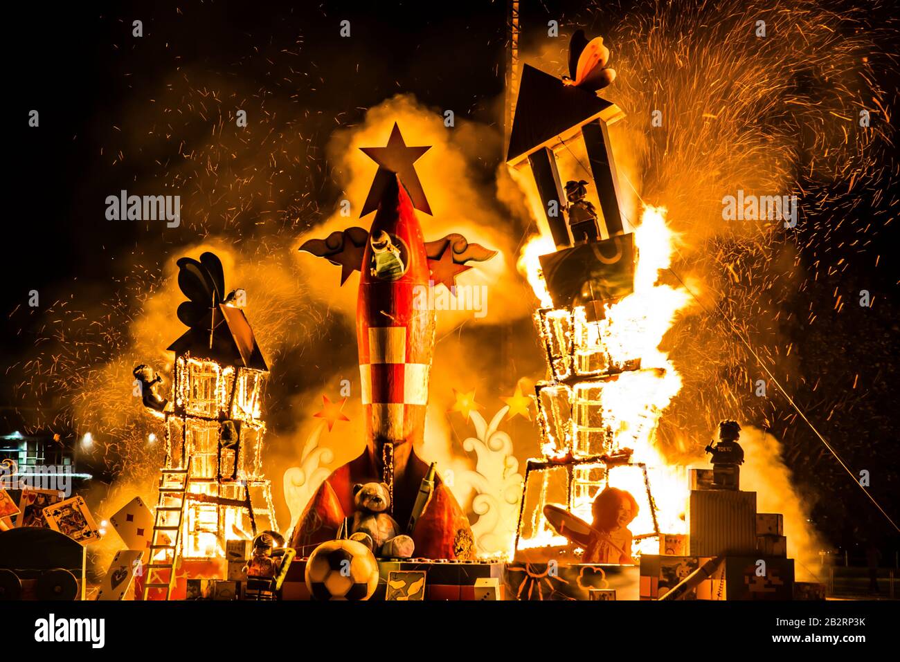 Montreal, Kanada - 10. August 2019: Beeindruckende Lego-Statue beim Falla-Festival in Tohu in Montreal verbrannt Stockfoto