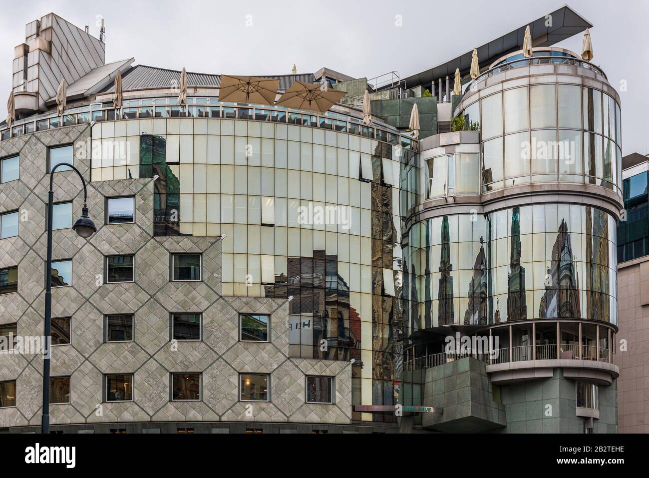 Wien, ÖSTERREICH - 27. Jul. 2019: Haas Haus von Hans Hollein erbaut und 1990 eingeweiht Stockfoto