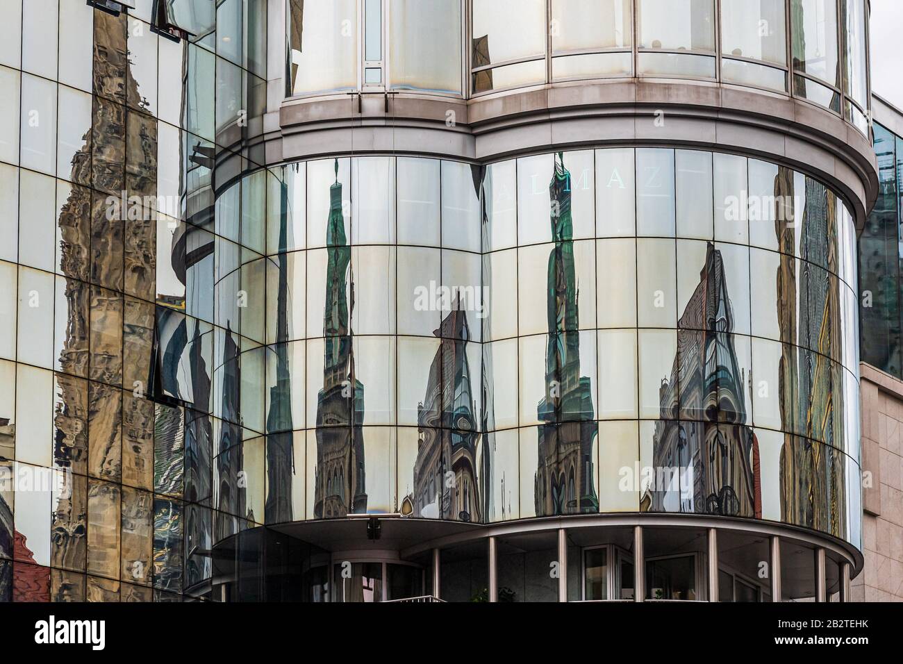 Wien, ÖSTERREICH - 27. Jul. 2019: Haas Haus von Hans Hollein erbaut und 1990 eingeweiht Stockfoto