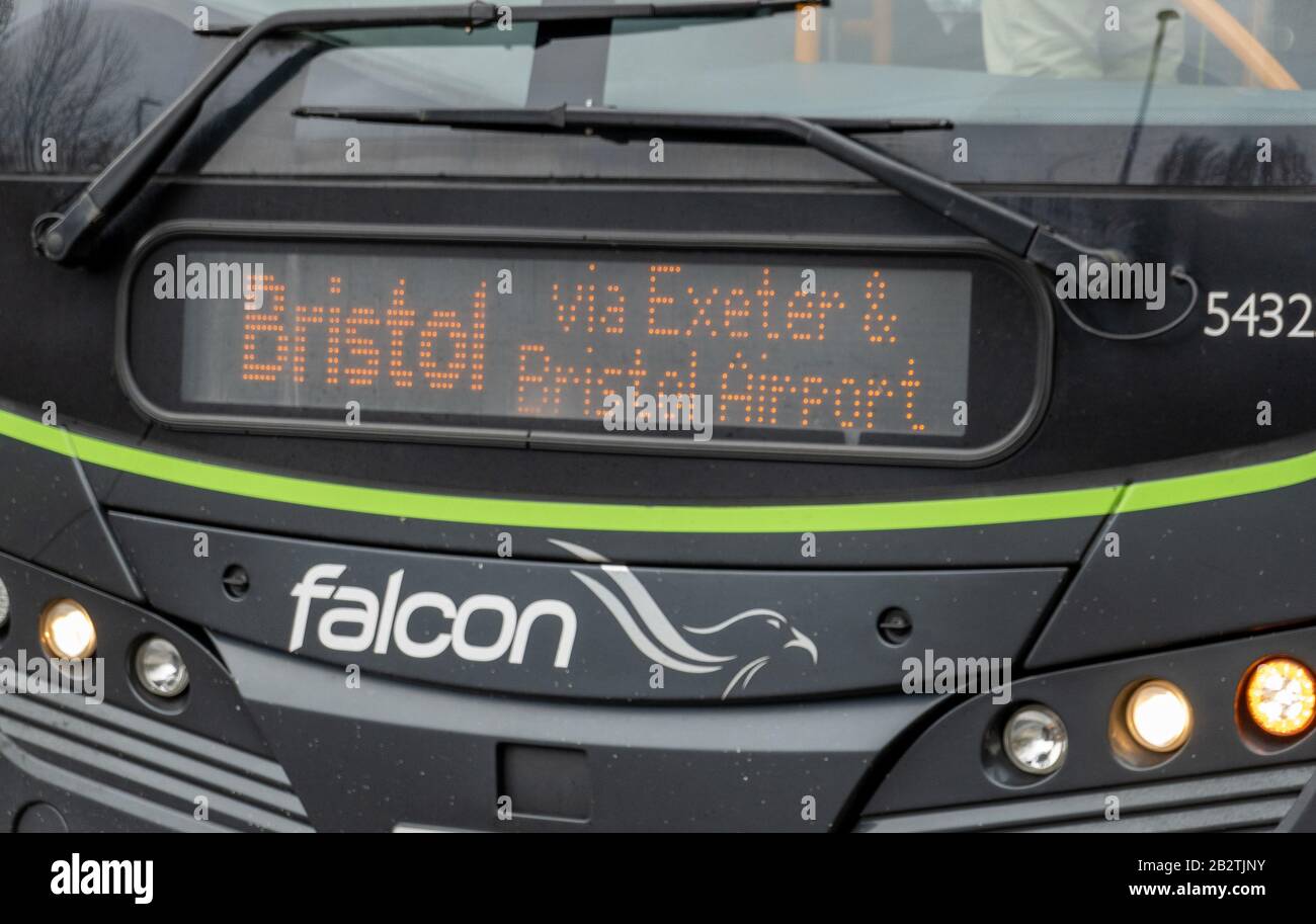 Falcon Bus von Plymouth nach Bristol (über Exeter und Bristol Airport) mit Stagecoach. An Der Bushaltestelle Marley Head, South Brent, Devon Stockfoto