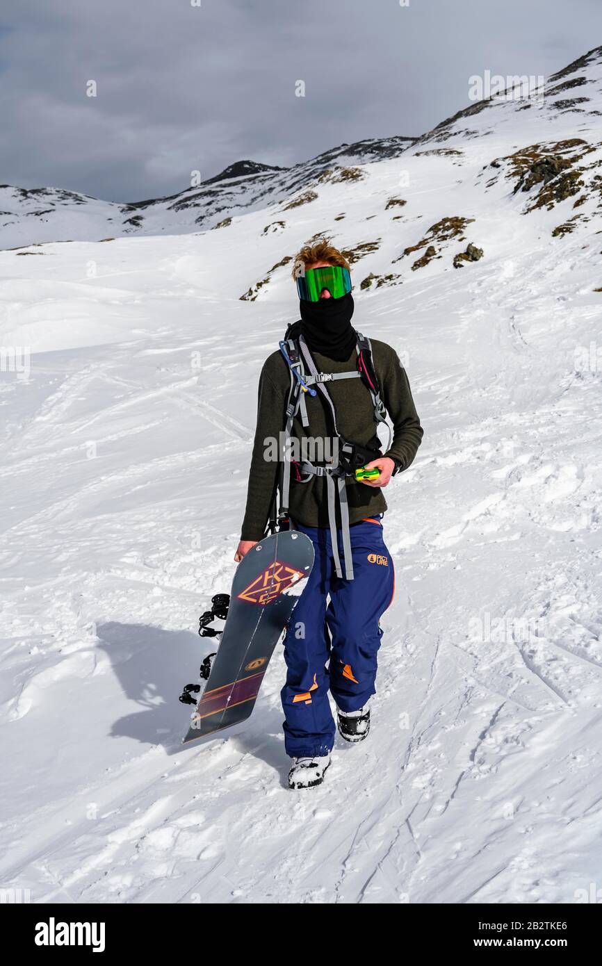 Skitourer im Schnee, Übung einer Lawinenlawinenopfersuche mit Lawinenverschender, Wattentaler Lizum, Tuxer Alpen, Tyrol, Österreich Stockfoto