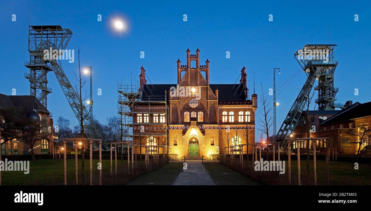 ZOLLERN Colliery II/IV am Abend, Westfälisches Industriemuseum, Dortmund, Ruhrgebiet, Nordrhein-Westfalen, Deutschland Stockfoto