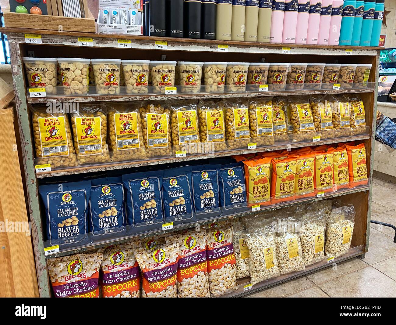 Houston, TX/USA-2/25/20: Biber Nuggets Snacks in einem Buc Ees. Die Tankstelle Buc ees, das Fast-Food-Restaurant und das Convenience-Geschäft mit Essen, Beverag Stockfoto