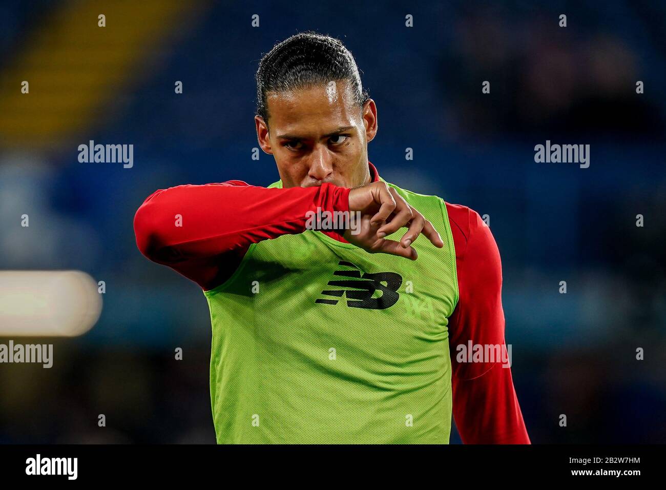 London, Großbritannien. März 2020. Virgil van Dijk von Liverpool schwärmt vor dem FA-Cup-Spiel zwischen Chelsea und Liverpool an der Stamford Bridge, London, England am 3. März 2020. Foto von David Horn. Kredit: Prime Media Images/Alamy Live News Stockfoto