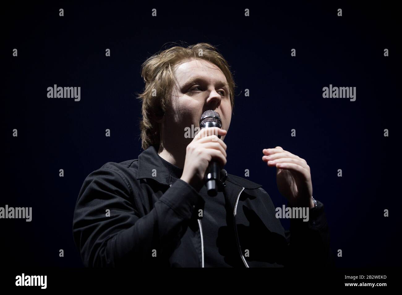 Manchester, Großbritannien. März 2020. Der schottische Singer-Songwriter Lewis Capaldi tritt live einer ausverkauften Menschenmenge im Manchester O2 Apollo auf seiner Überschrift "Divine Uninspiriert zu einer Höllischen Extent Tour" auf. Stockfoto