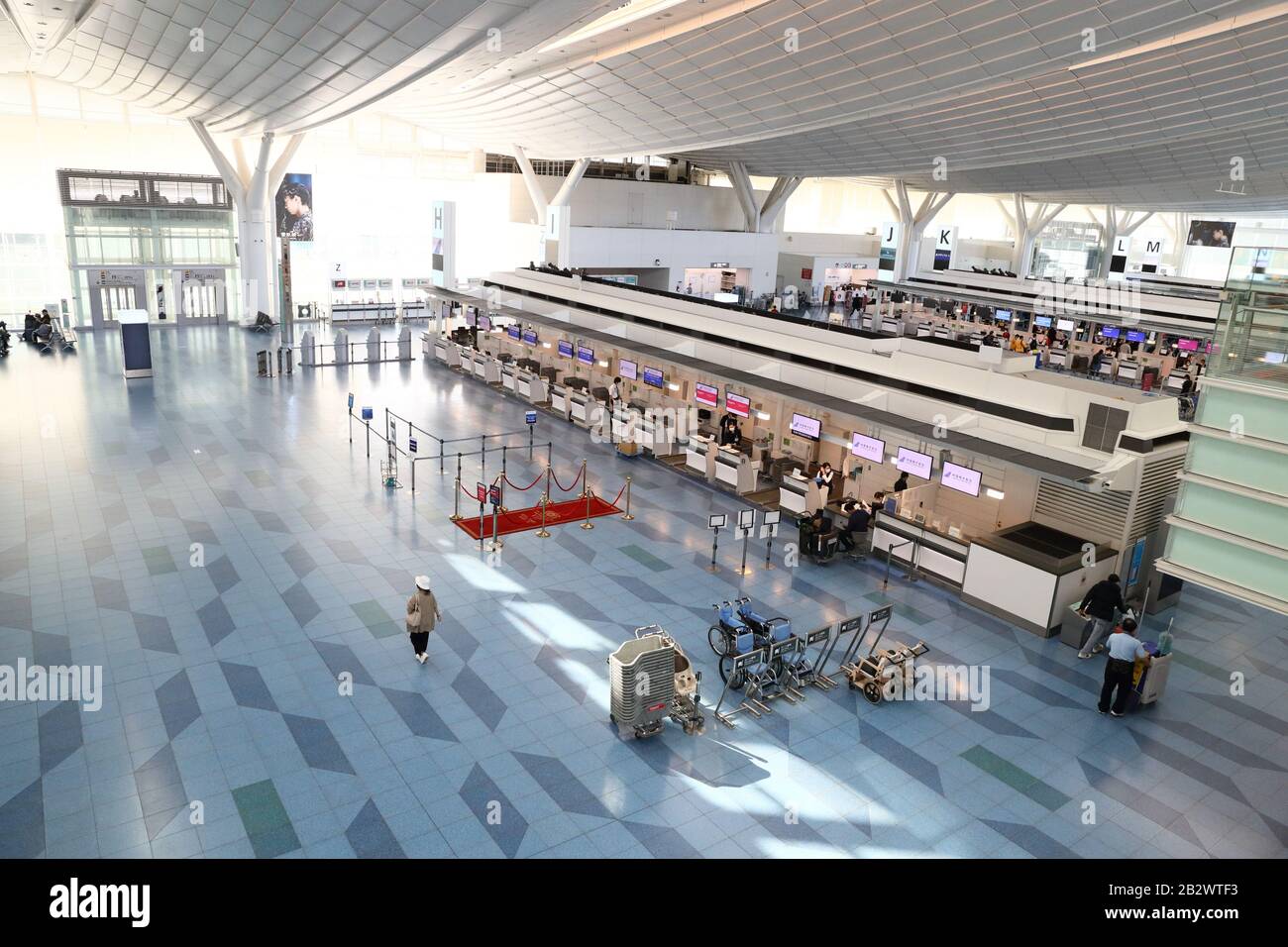 Am internationalen Terminal des Tokioter Flughafens Haneda in Tokio, Japan, am 3. März 2020 ist ein Abflugstor fast leer, inmitten einer neuen Ausbreitung des Coronavirus. Kredit: Naoki Nishimura/AFLO/Alamy Live News Stockfoto