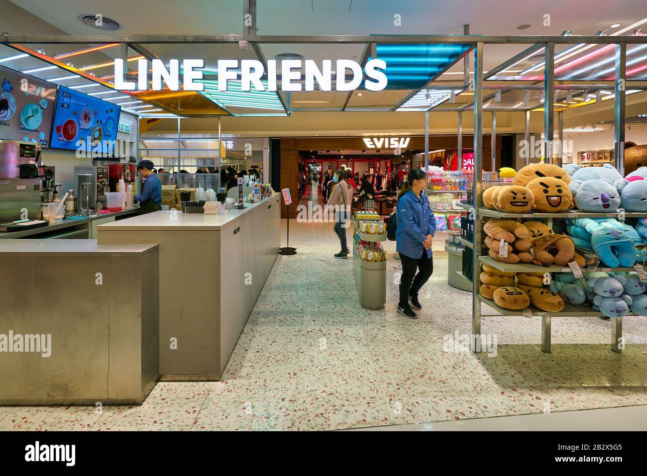 Hongkong, CHINA - 23. JANUAR 2019: Linienfreunde auf der New Town Plaza. New Town Plaza ist ein Einkaufszentrum im Stadtzentrum von Sha Tin, Hongkong. Stockfoto