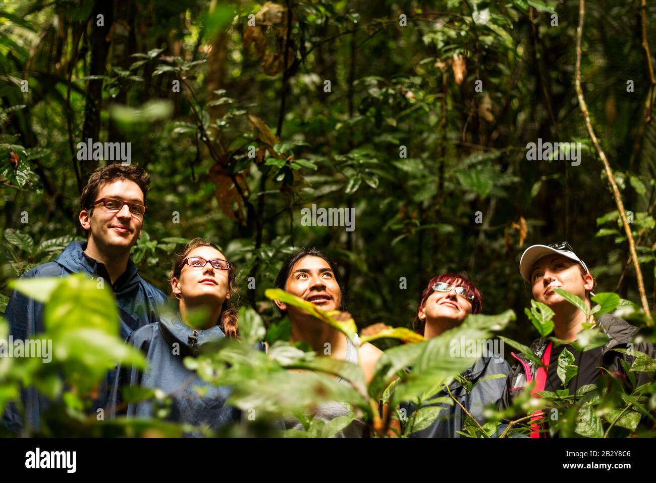 Besucherandrang Im Ecuadorianischen Wald Auf Der Suche Nach Tieren In Der Cuyabeno-Tierwelt Bewahrt Sucumbios Ecuador Stockfoto