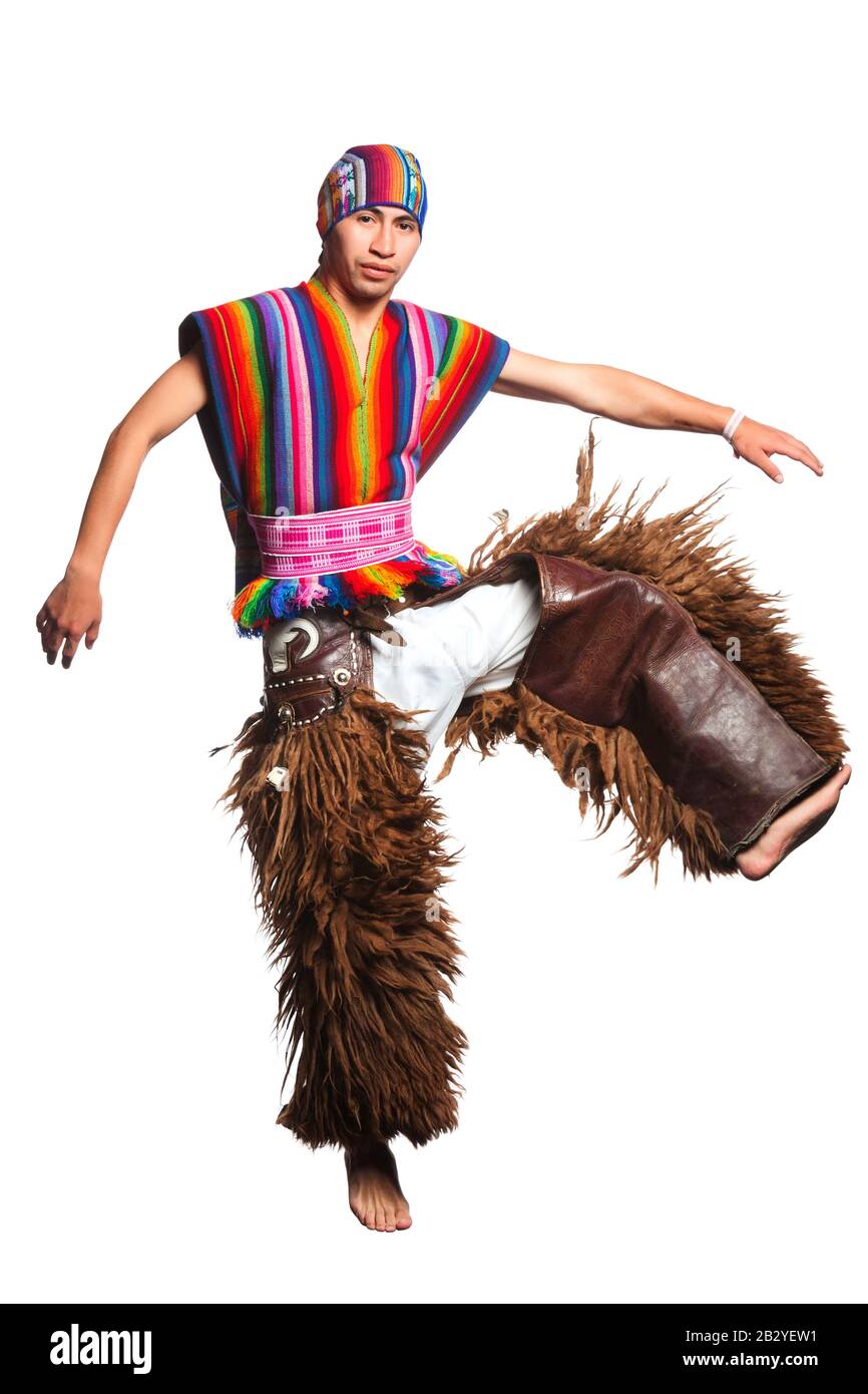 Ecuadorian Dancer In Formeller Kleidung Aus Der Andenregion, Die EIN Jump Llama Oder Alpaca Pants Studio Ausführt, Wurde Isoliert Auf Color Gedreht Stockfoto