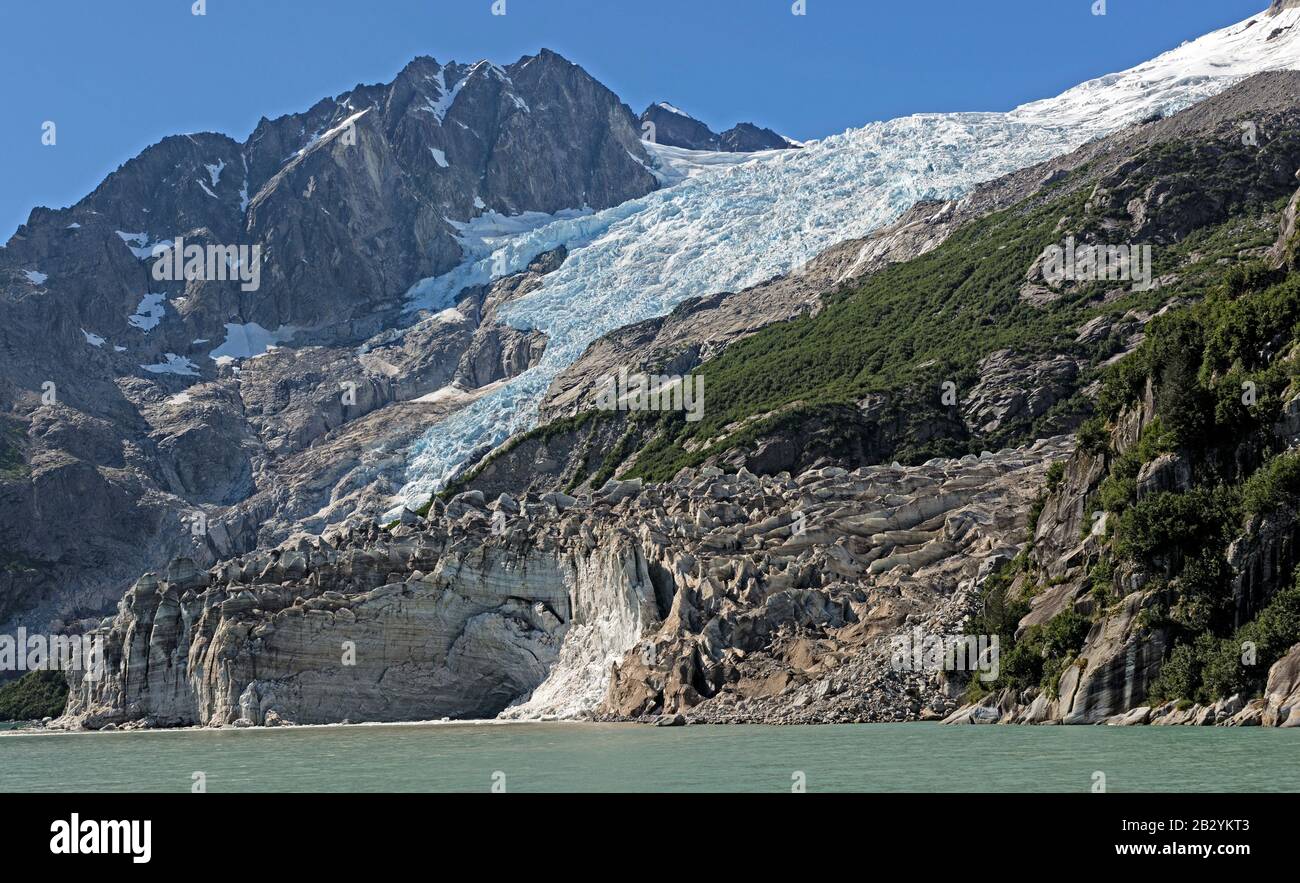 Alte und neue Eis auf der Ogive und Verankern von Gletschern in Kenai Fjords National Park in Alaska Stockfoto