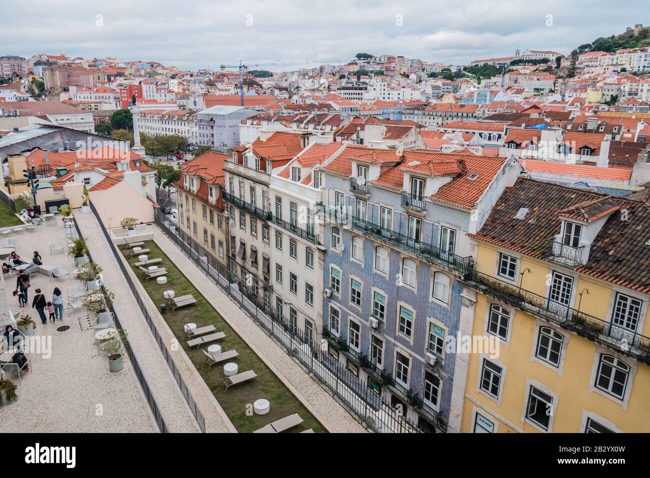 Blick auf die Stadt Lissabon von einem erhöhten Punkt aus Stockfoto