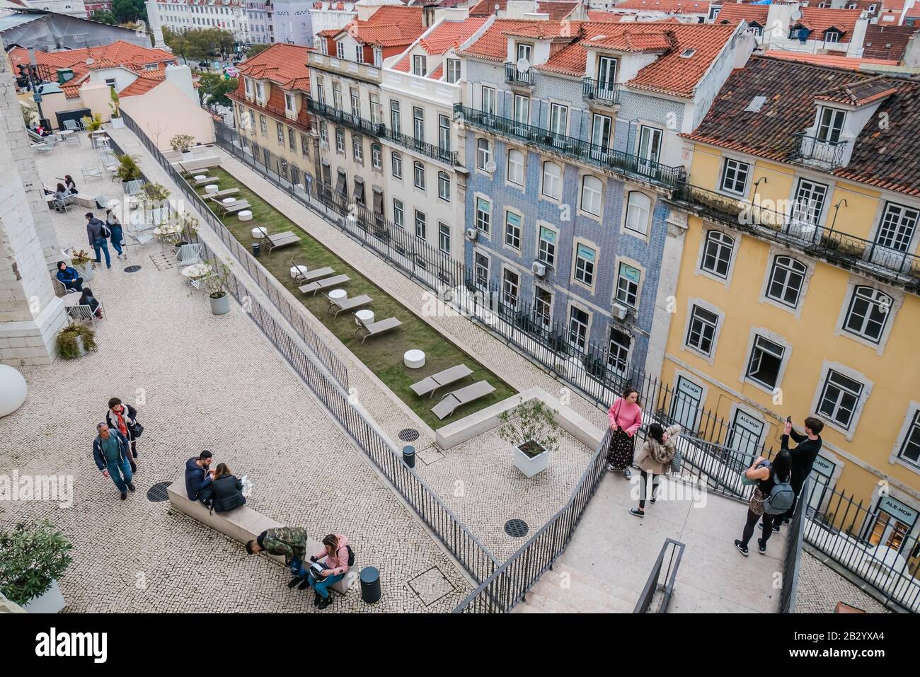 Blick auf die Stadt Lissabon von einem erhöhten Punkt aus Stockfoto
