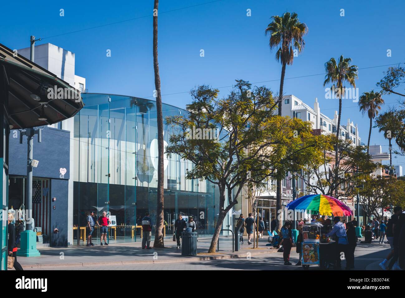 Santa Monica, Kalifornien - 15. Februar 2020: Apple Store an der 3rd Street Promenade in Santa Monica CA, Vereinigte Staaten. Stockfoto