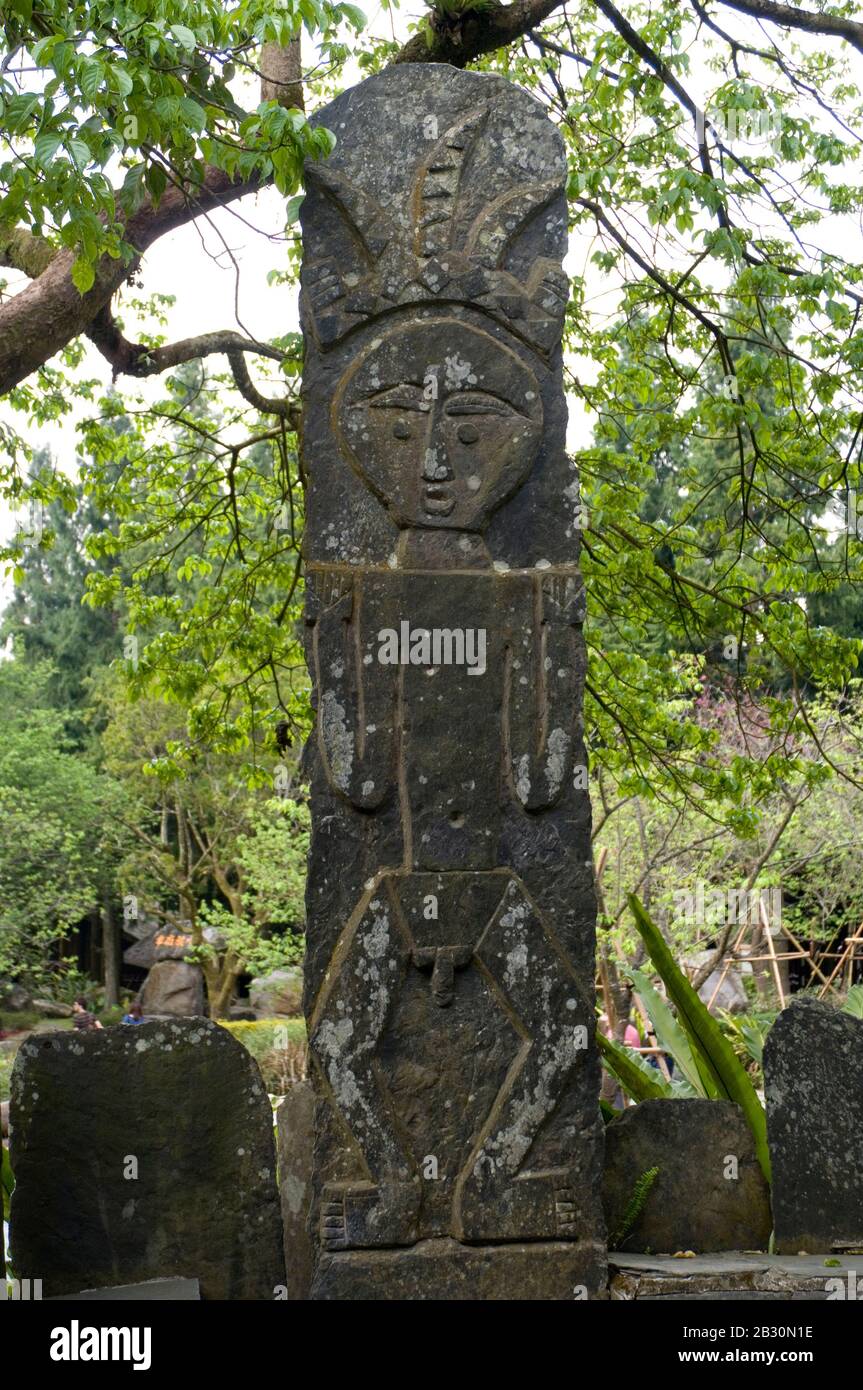 Bunun Stammes-Obelisk auf Formosa Aboriginal Culture Village, Sonne-Mond-See, Taiwan Stockfoto