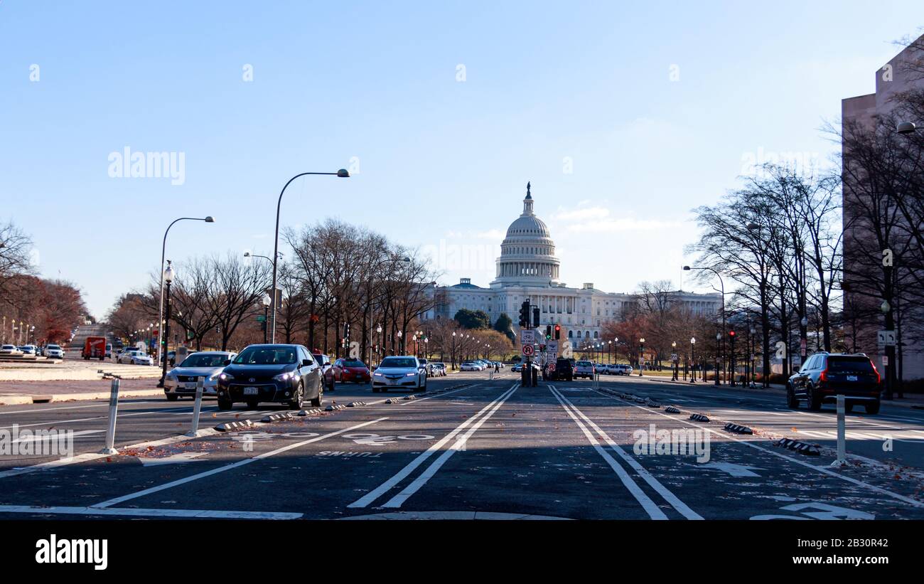 Das United States Capitol Building von der Pennsylvania Avenue in D.C. aus gesehen Stockfoto