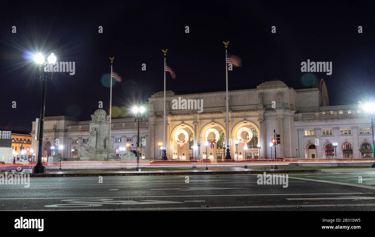 Washington Union Station von gegenüber dem Columbus Circle spät in der Nacht. Stockfoto