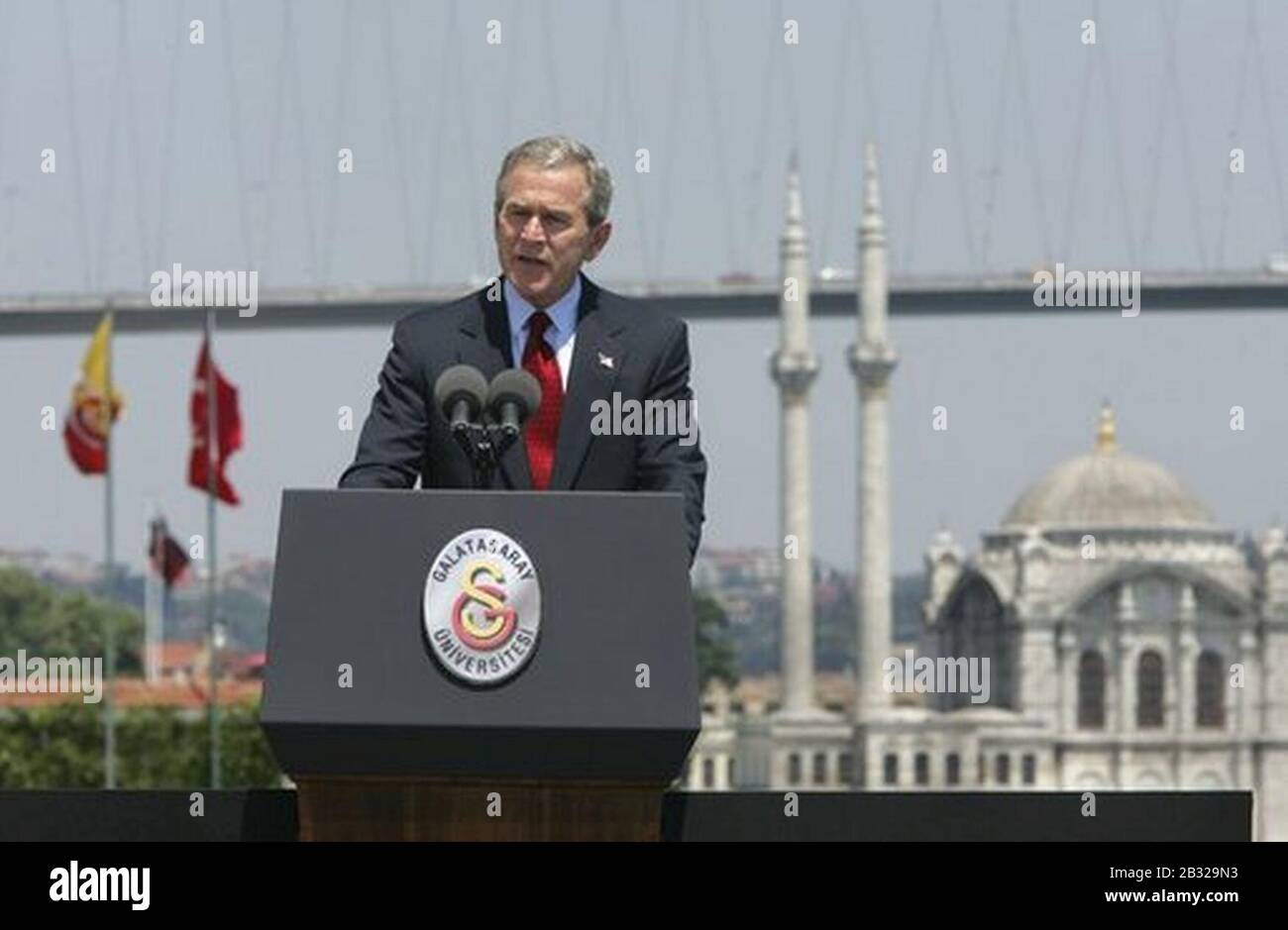 George Bush an der Galatasaray-Universität. Stockfoto