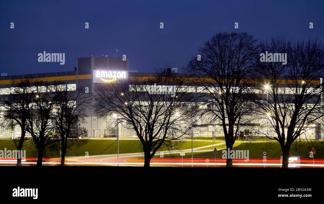 Kolbaskowo, Polen - 28. Februar 2020: E-Commerce-Zentrum Amazon Robotics in Kolbaskowo, eine der größten Strukturen dieser Art in Polen und Europa. Stockfoto