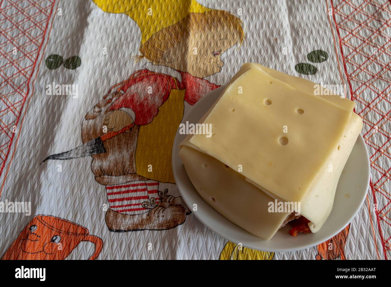 Francesinha, ein typisches Gericht aus der Stadt Porto, Portugal. Stockfoto