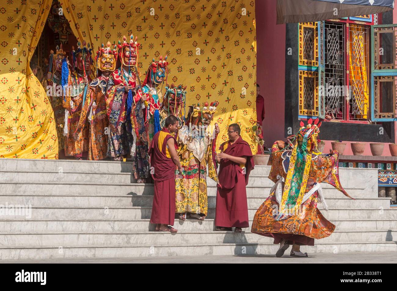 Kathmandu, Nepal - 19. Februar 2012: Die tibetisch-buddhistische Gemeinde feiert Losar, (tibetisches Neujahr) im Kloster Shchen in der Nähe von Boudhanath. Stockfoto