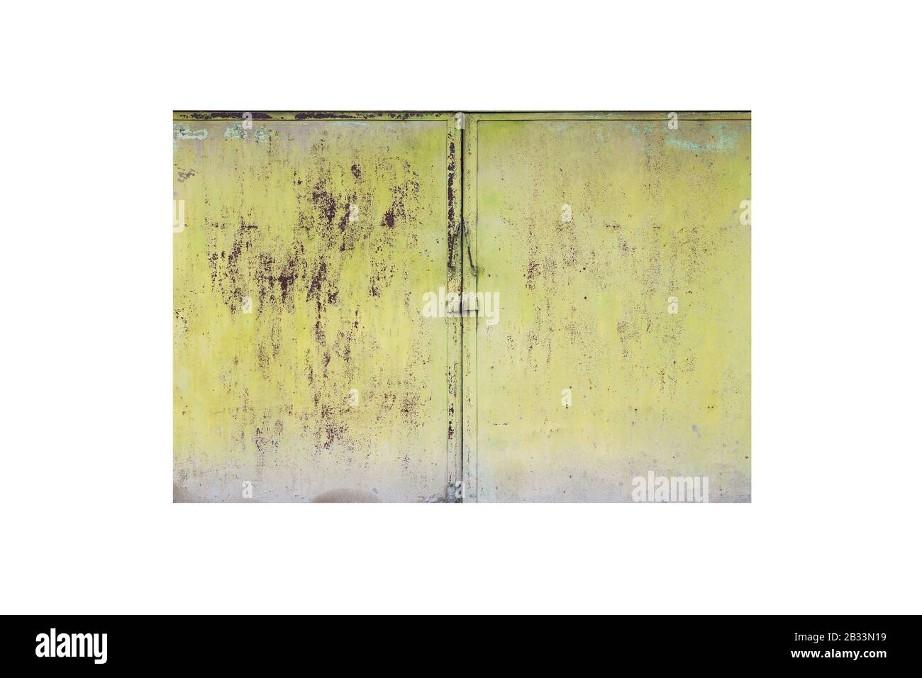 Raustiges grünes Metalltor isoliert auf weißem, flachem Hintergrund, Fototextur Stockfoto