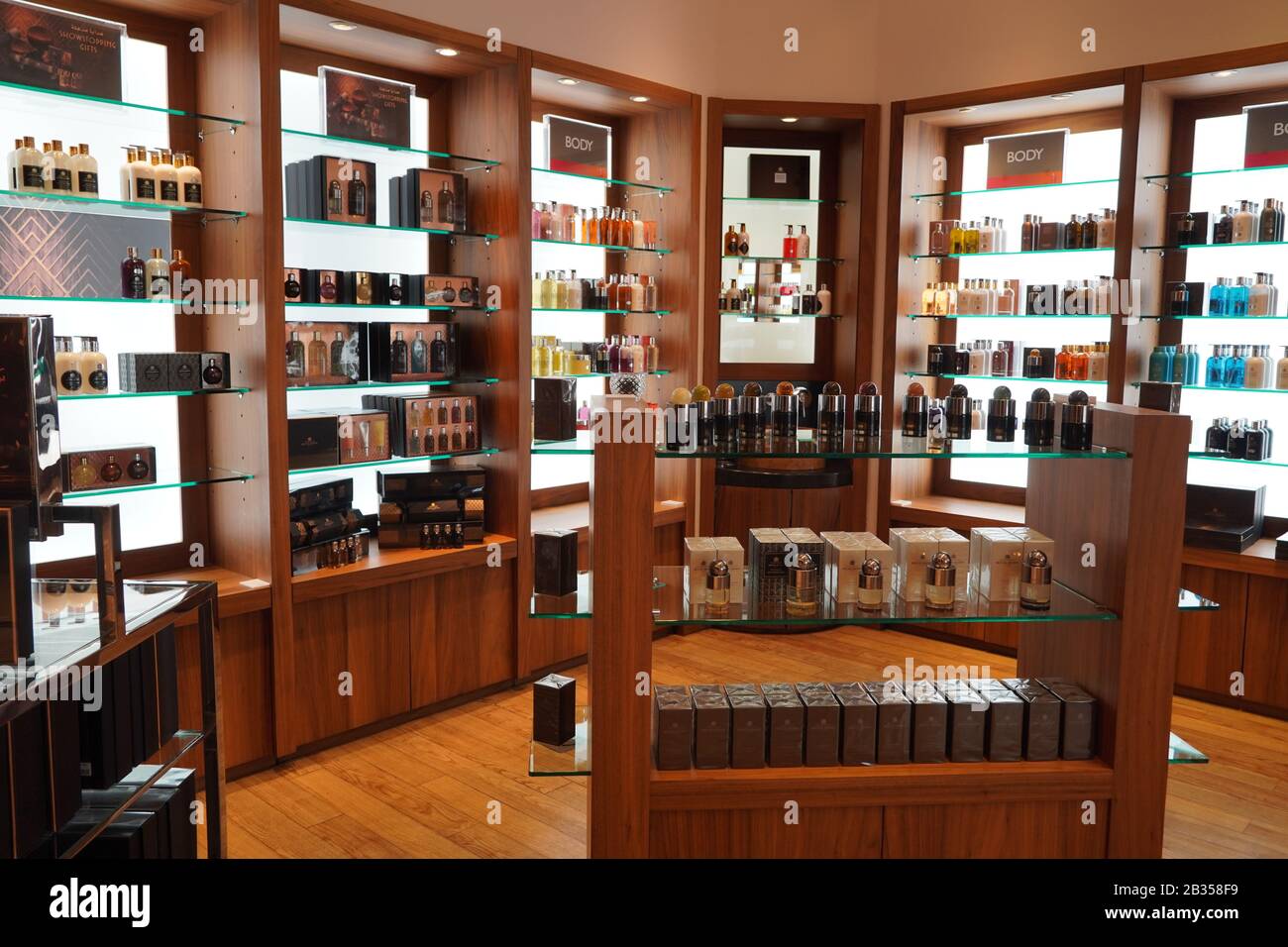 Dubai VAE Dezember 2019 Molton Brown Beauty-Produkte in einem Shop in einem Einkaufszentrum ausgestellt. Molton Brown Outlet. Sie verkaufen Bade-, Körper- und Kosmetikprodukte bl Stockfoto