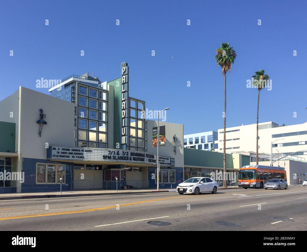 Hollywood, Kalifornien, ist die Heimat vieler ikonischer Strukturen und Gedenkstätten, die Berühmtheiten und der TV-/Filmindustrie ehren. Stockfoto