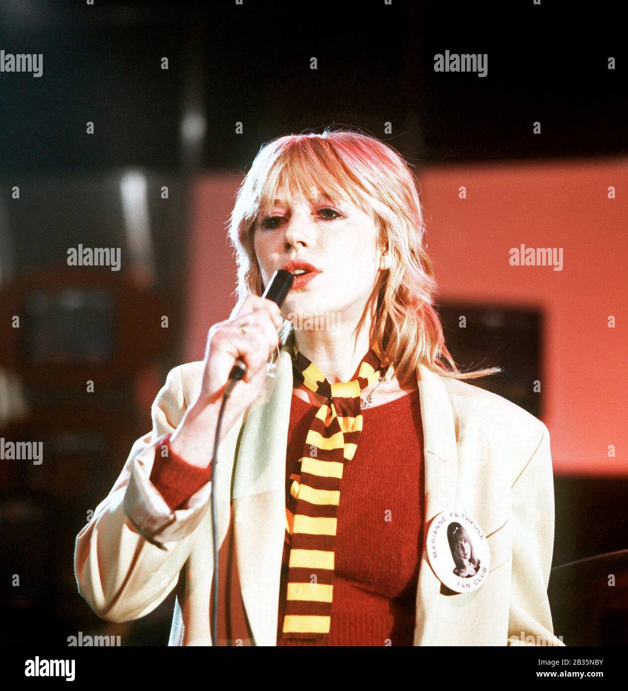 Die Britin für Schauspiel und Musikerin, MARIANNES FAITHFULL, porträtiert für MUSIKPLANET: Mariannes FAITHFULL, Deutschland um 1990. Die britische Schauspielerin und Musikerin, MARIANNES FAITHFULL, porträtierte für DEN MUSIKPLANETEN: Mariannes FAITHFULL, Deutschland um 1990. Stockfoto