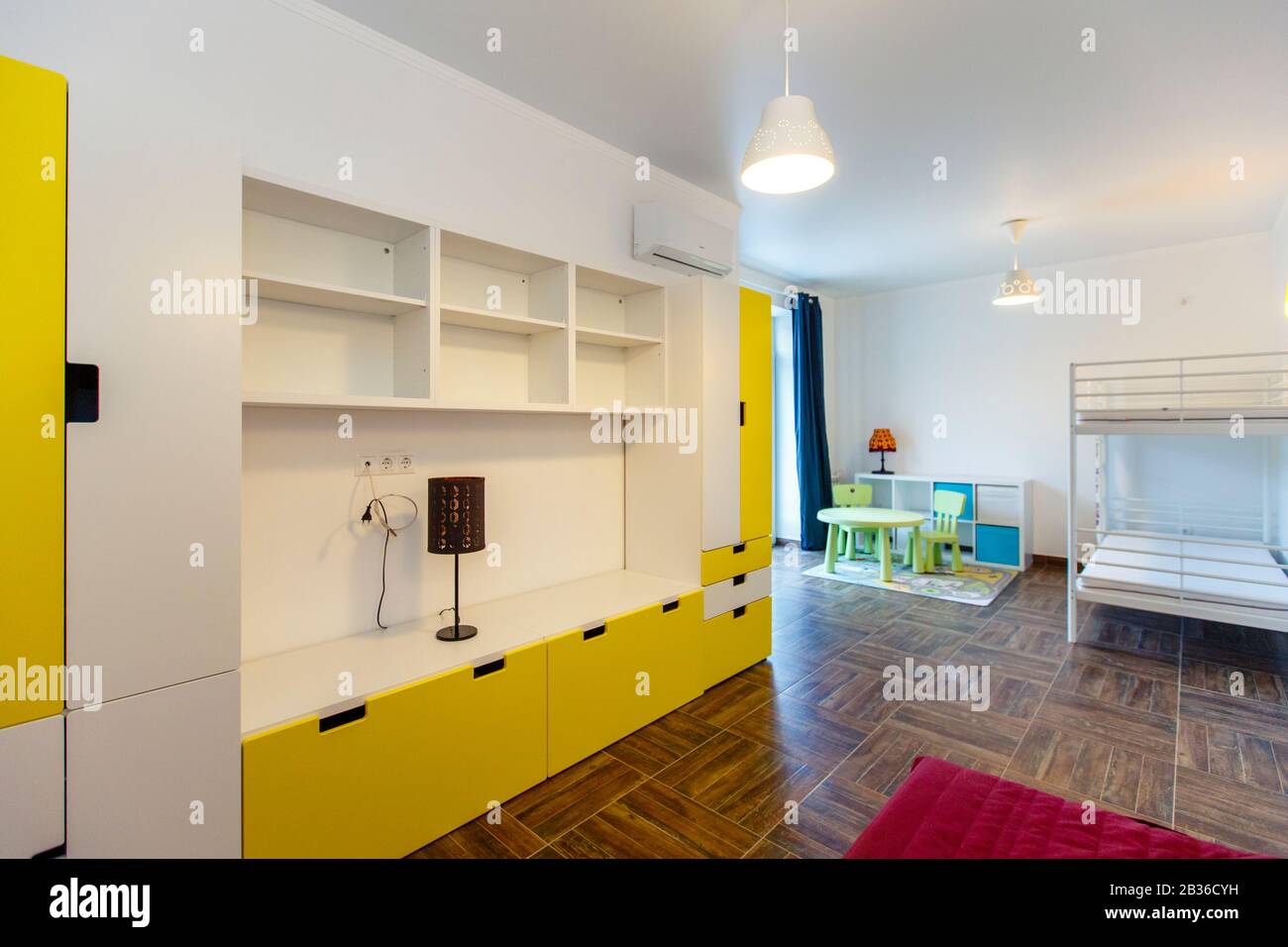 Gelbe Bettdecke Stockfotos Und Bilder Kaufen Alamy