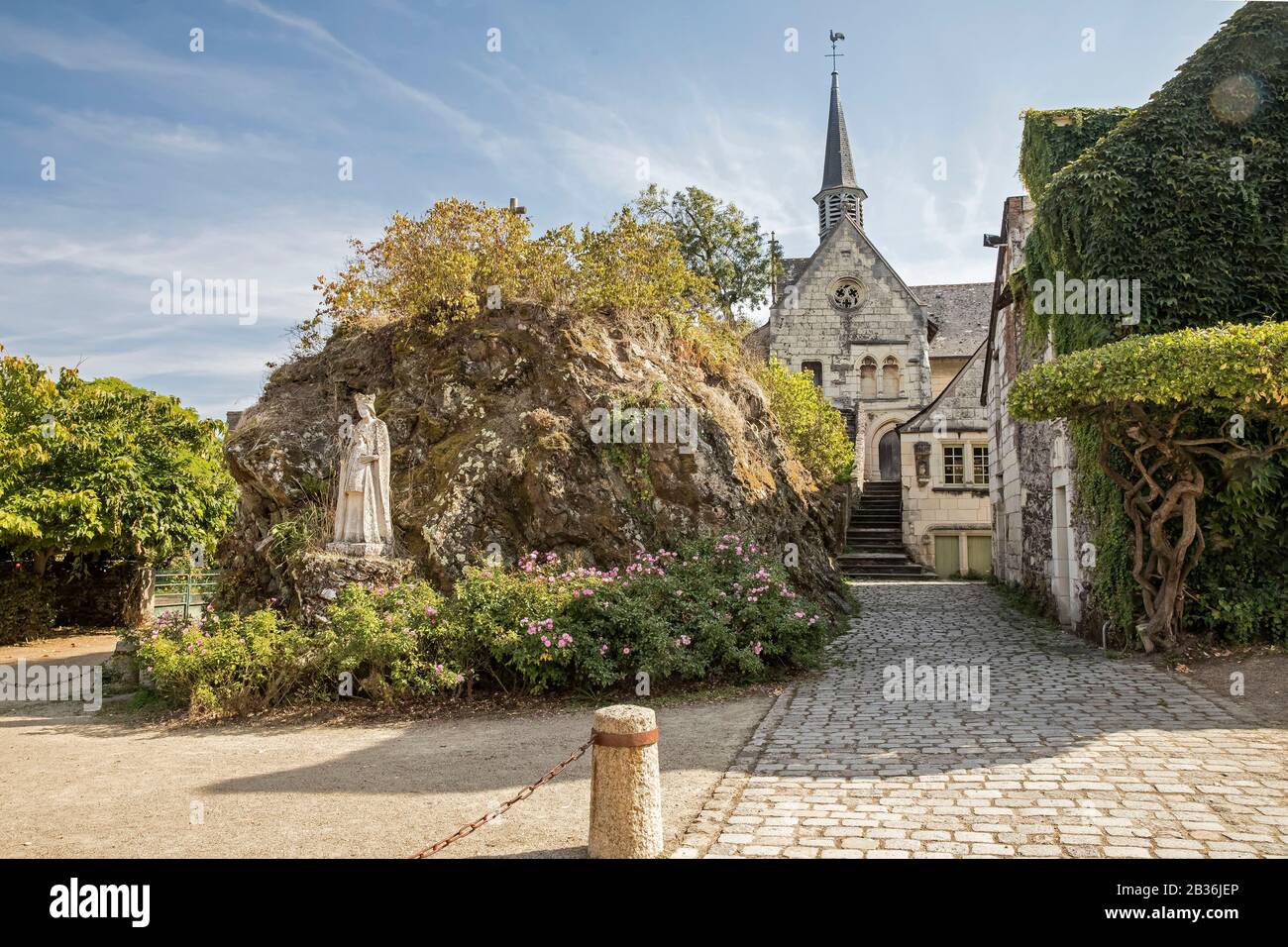 Frankreich, Maine-et-Loire, Loire-Tal, das von der UNESCO zum Weltkulturerbe ernannt wurde, Béhuard, Kirche Notre-Dame aus dem 15. Jahrhundert Stockfoto