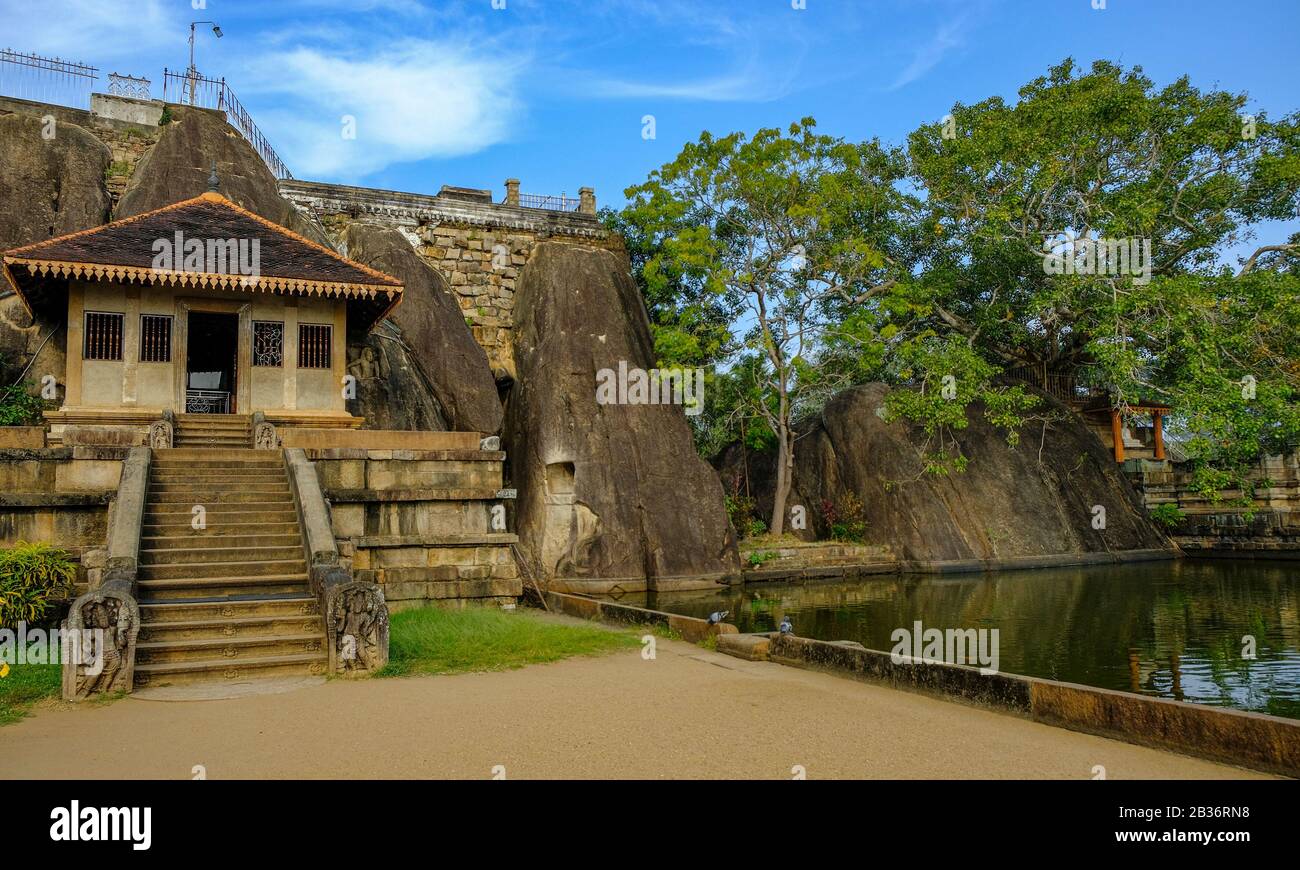 Anuradhapura, Sri Lanka - Februar 2020: Isurumuniya Vihara buddhistischer Tempel am 6. Februar 2020 in Anuradhapura, Sri Lanka. Stockfoto