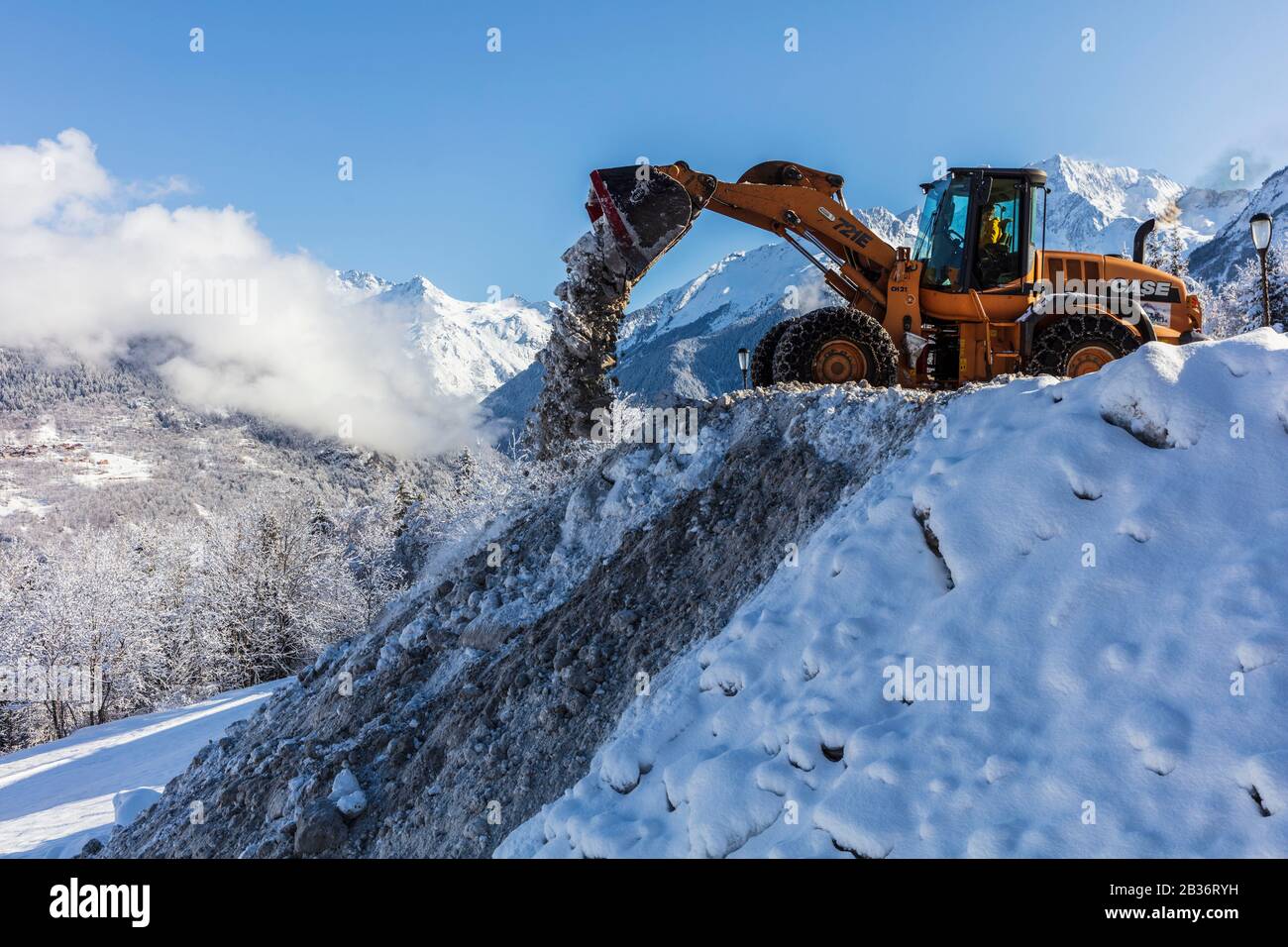 Frankreich, Savoie, Courchevel, Saint-Bon-Tarentaise, Schneeräumung der Praz, Blick auf Le Grand Bec (3398 m), massiv von Vanoise, Tarentaise Valley Stockfoto