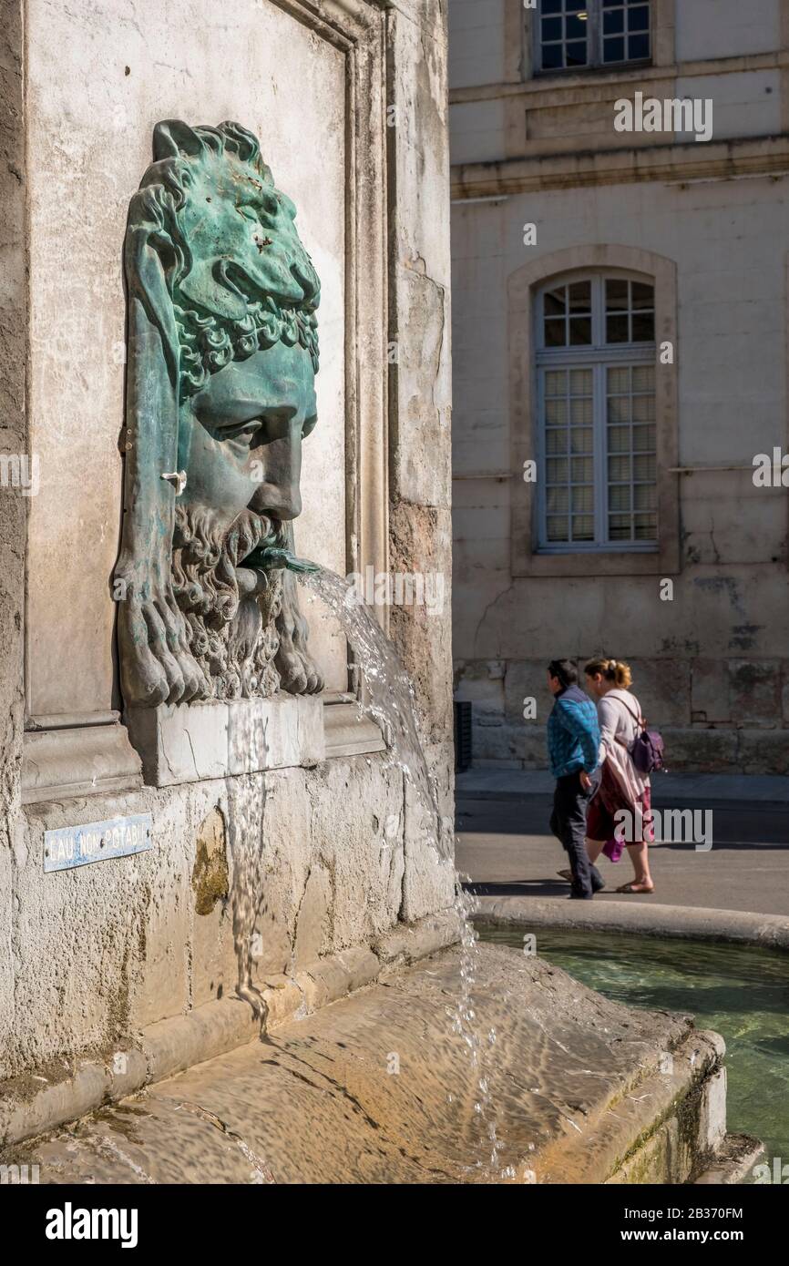 Frankreich, Bouches du Rhone, Arles, Obelisque Fountain, Republique Square Stockfoto