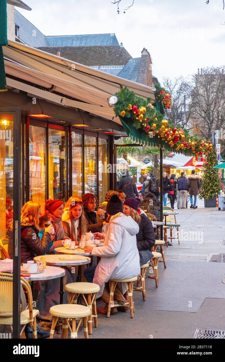 Frankreich, Paris, Saint-Germain des Près-Viertels, das Café Les Deux Magots mit Weihnachtsdekorationen Stockfoto