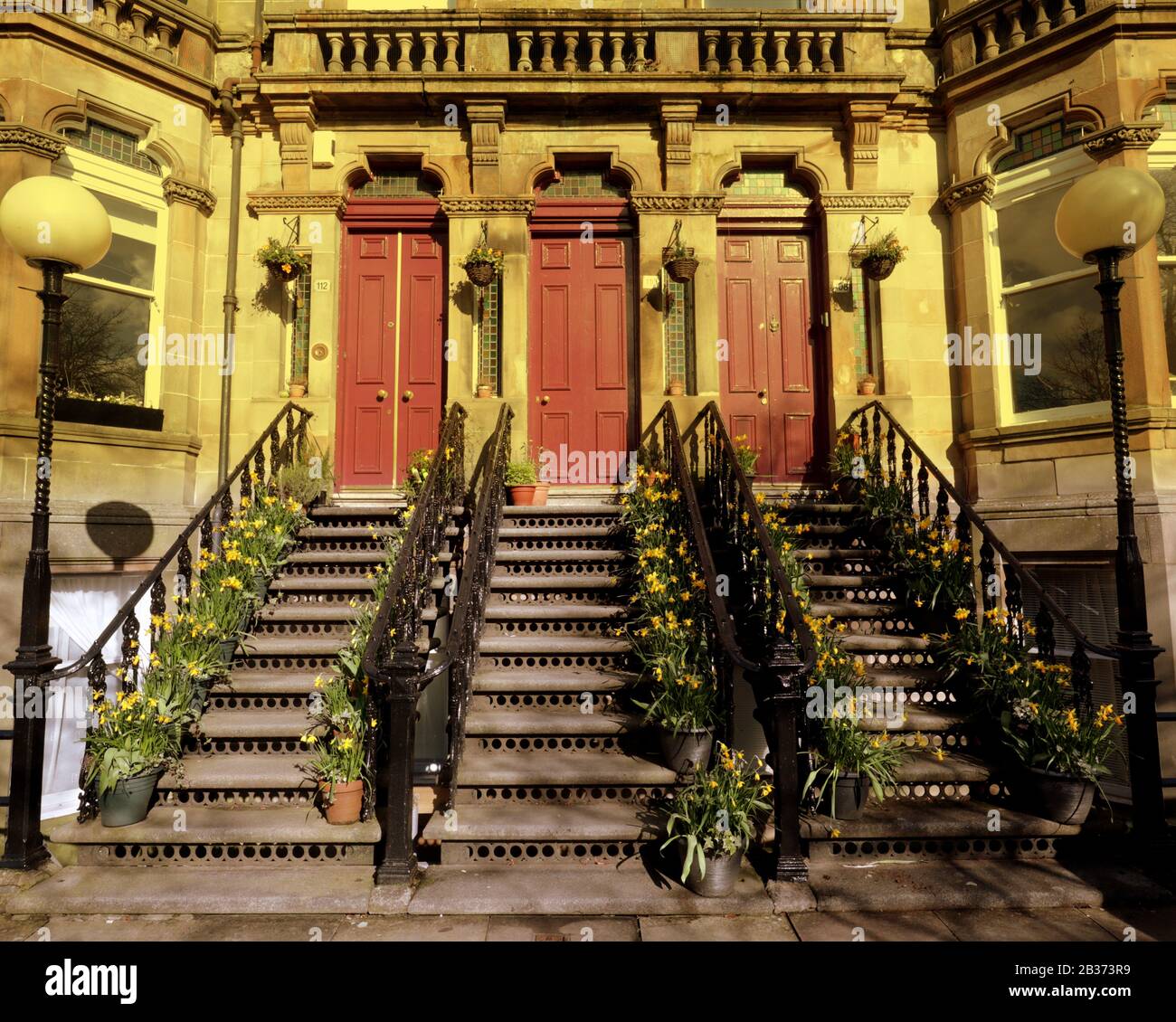 Glasgow, Schottland, Großbritannien, 4. März 2020: Großbritannien Wetter: Sonniger Frühlingstag sahen Einheimische und Touristen die Sonne in Queens Drive genießen das Queens Parkgebiet der Stadt. Copywrite Gerard Ferry/Alamy Live News Stockfoto