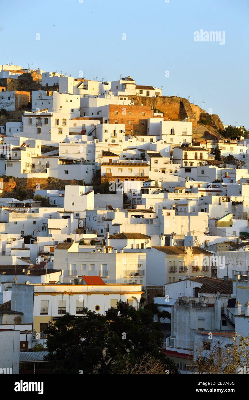 Spanien, Andalusien, Provinz Cádiz, Arcos de la Frontera, Route der weißen Dörfer (Ruta de los Pueblos Blancos), das Dorf auf einer felsigen Klippe Stockfoto