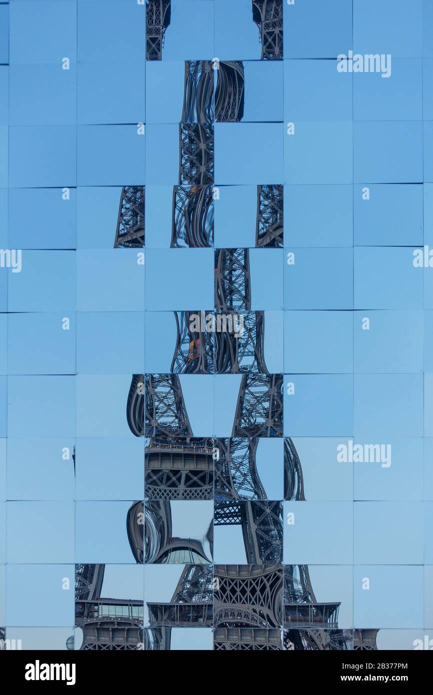 Frankreich, Paris, das von der UNESCO zum Weltkulturerbe erklärt wurde, Trocadero, Platz für Menschenrechte, provisorisches Gebäude für die Modedefiles der Yves Saint Laurent Kollektion 2018-2019 Stockfoto