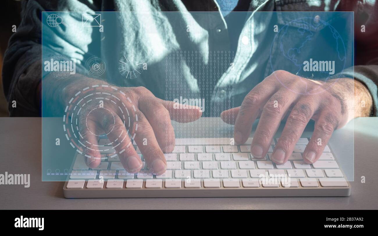 Hacker von männlichen Computern oder Entwickler, die eine Tastatur mit einem virtuellen Bildschirm verwenden.Konzept Hi-Tech-Hacker-Entwickler. Stockfoto