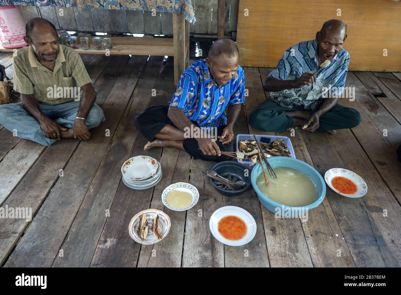 Indonesien, Papua, Sentani Lake, Asei, Sago Meal Stockfoto