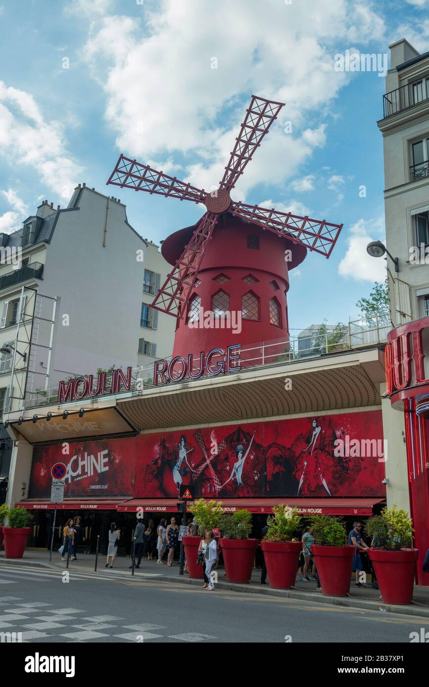 Moulin Rouge, berühmter Kabarettort in Montmartre, Paris, Frankreich Stockfoto