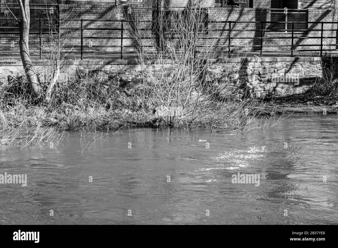 Der Fluss zieht hoch. Stockfoto