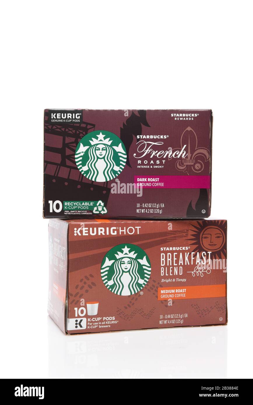 Irvine, KALIFORNIEN - 03 DEC 2019: Zwei Kisten Keurig K-Cup Kaffeepads mit Starbucks Aromen French Roast und Breakfast Blend. Stockfoto