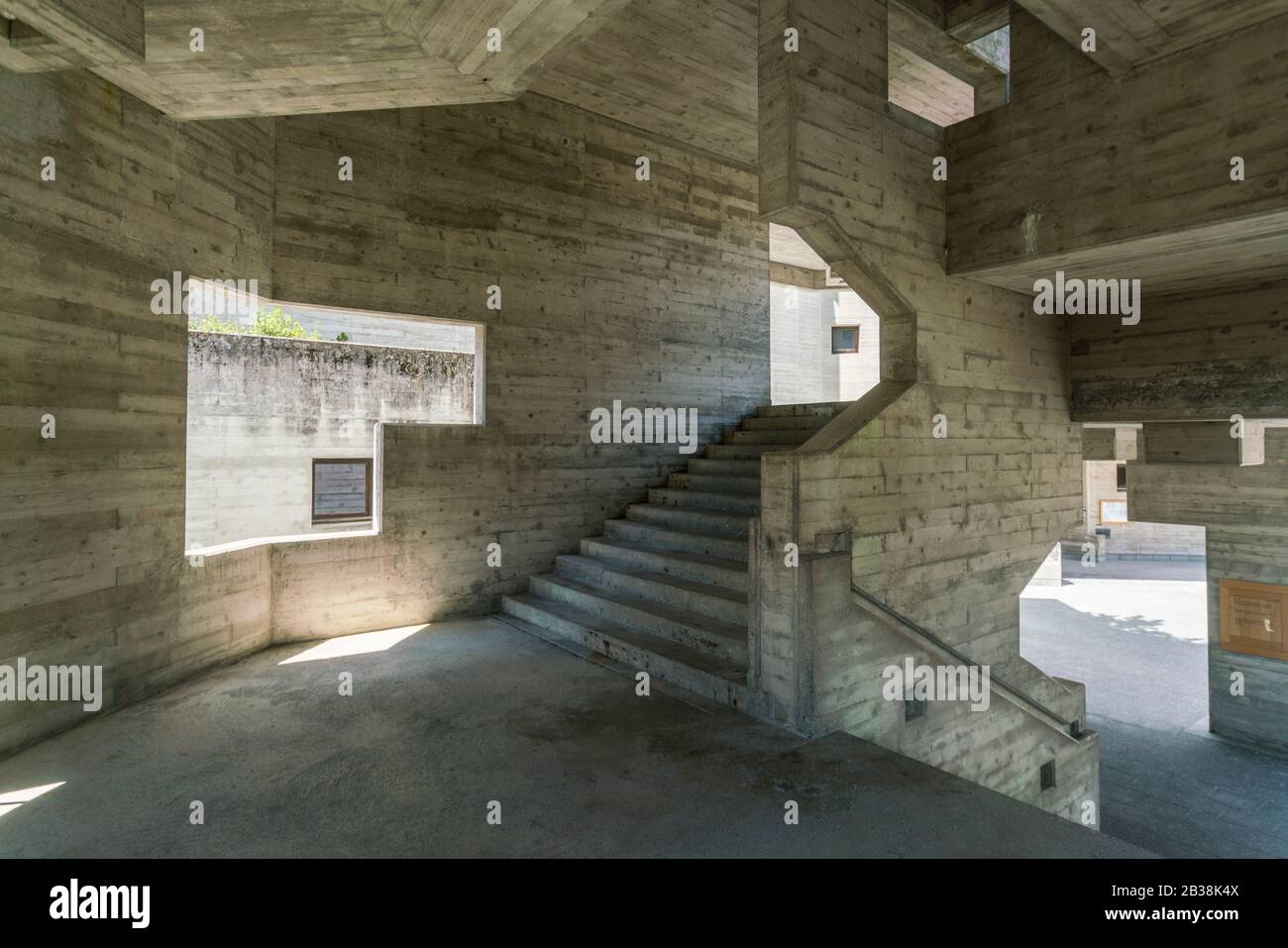 Kirche Eglise Saint-Nicolas in Heremenece Brutalismus Architektur Stockfoto