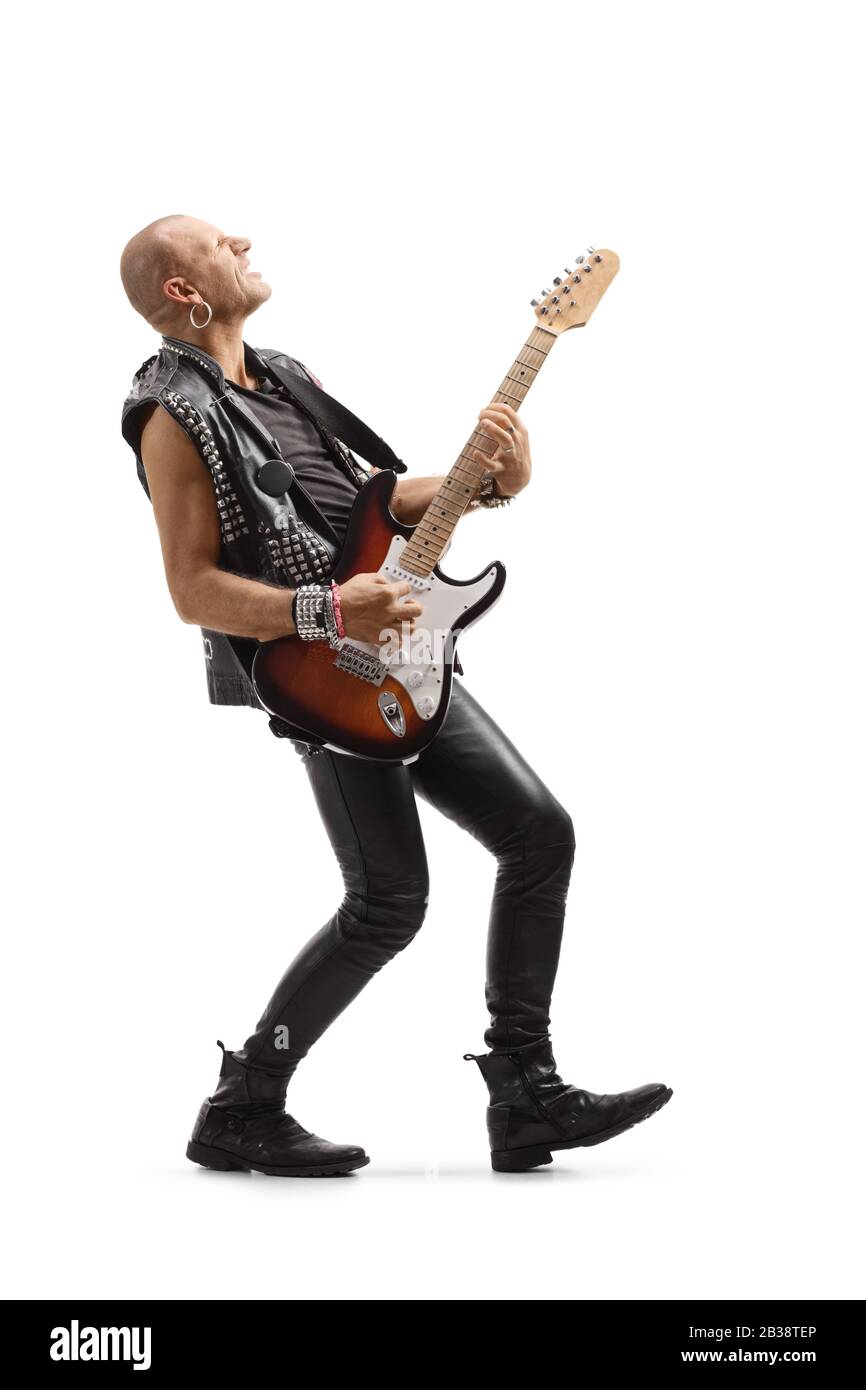 Lange Aufnahme eines Rockerspiels, der eine E-Gitarre spielt, isoliert auf weißem Hintergrund Stockfoto