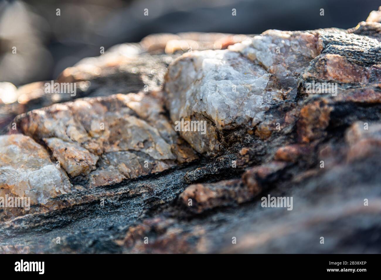 Nahaufnahme der Schuppen Aus Rohem rotem Granit des kanadischen Schilds Stockfoto