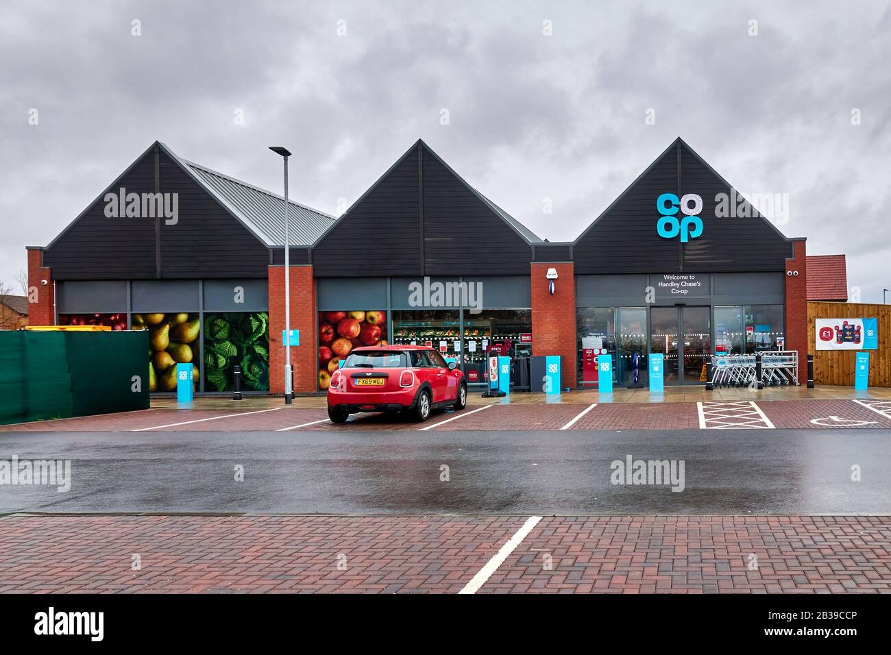 Die Ladenfront des kürzlich eröffneten Handley Chase Co-op kleinen lokalen Shops in der Nähe von Quarrington Sleaford Lincoln Stockfoto