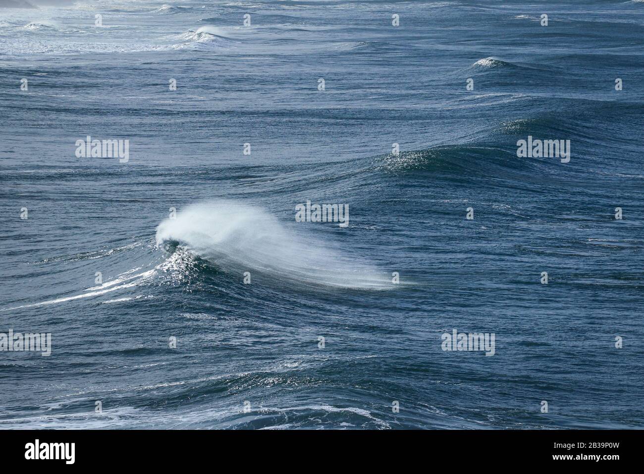 Große Meereswelle. Starke Welle Stockfoto