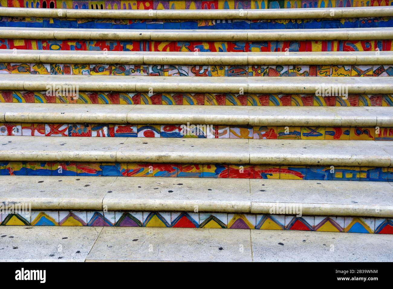 Charakteristische Keramiktreppe in Mazara del Vallo auf Sizilien Stockfoto